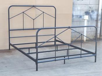 Nashburg Queen Metal Bed