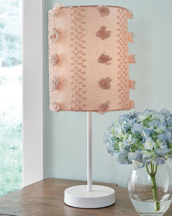 Kaelene Metal Table Lamp (1/CN)