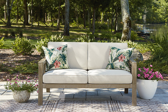 Barn Cove Loveseat w/Cushion